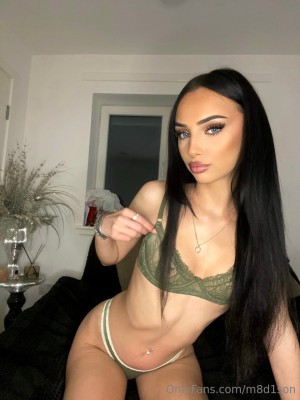 m8d1son lookin4madison Nude Leaks OnlyFans Photos #2