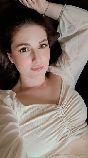 JuicyVenus juicymarla Nude Leaks OnlyFans Photos #2