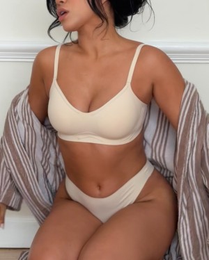 Julia Kelly Nude Leaks OnlyFans Photos #3
