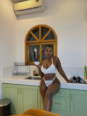 Isimbi Isimbi Yvonne Nude OnlyFans Photos #9