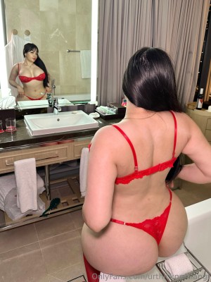 foreignamira amirathick Ameliasocurvy Nude OnlyFans Photos #26